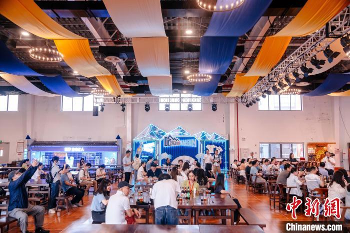 圖為基地內的慕尼黑餐廳?！±钅宪?攝