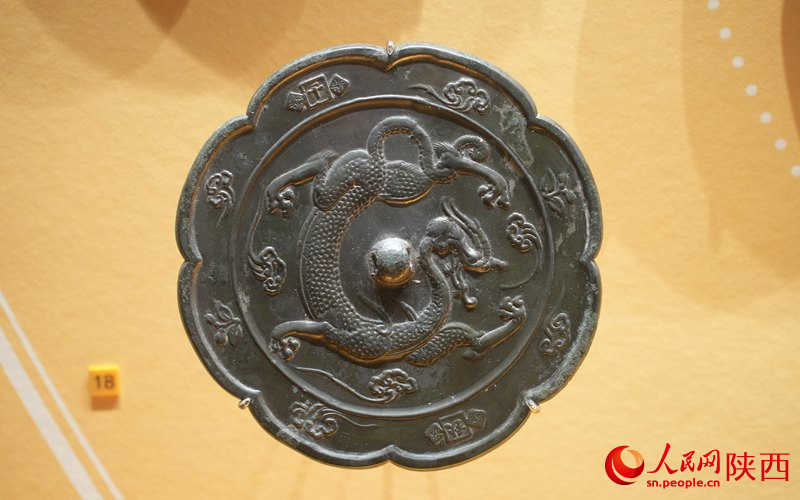 唐代·千秋龍紋鏡。人民網(wǎng)記者 李志強攝
