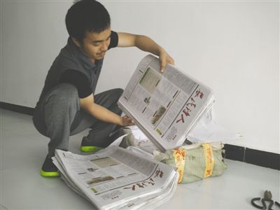 董立平自費(fèi)制作的沒有刊號(hào)的《農(nóng)民詩(shī)人》首期終于面世了