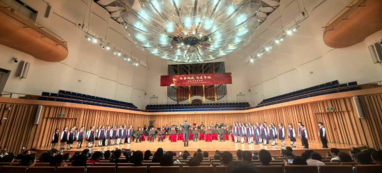 重慶大學(xué)城樹人小學(xué)校管樂團參加比賽。