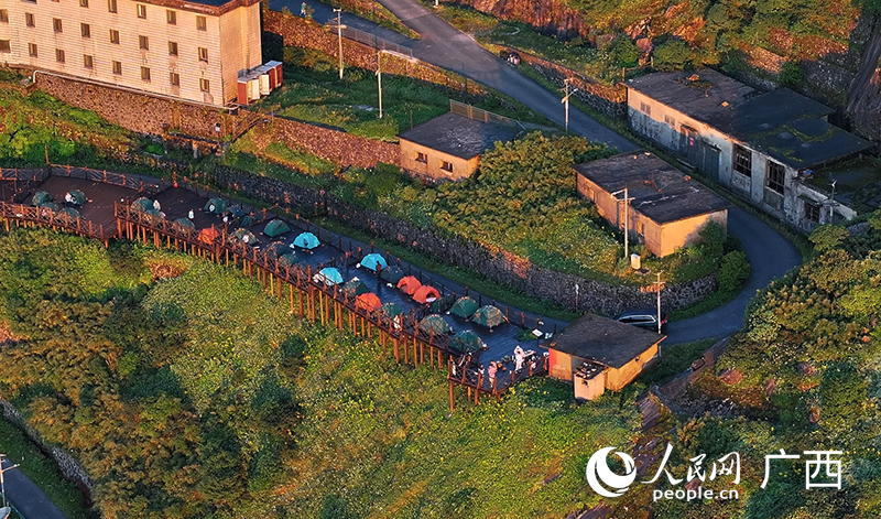 山頂露營區(qū)。人民網 雷琦竣攝