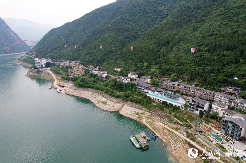 三峽里·竹枝村全長2.5公里，如一條絲帶分布于長江沿線。人民網(wǎng)記者 劉政寧攝