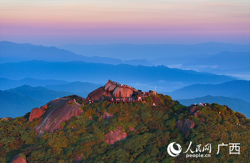 貓兒山日出。人民網 雷琦竣攝